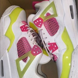 Jordan 4 Lemon Venom